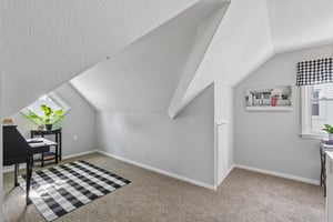 E 330th St-S0109-032.jpg