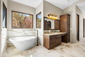 Primary Bathroom (4)