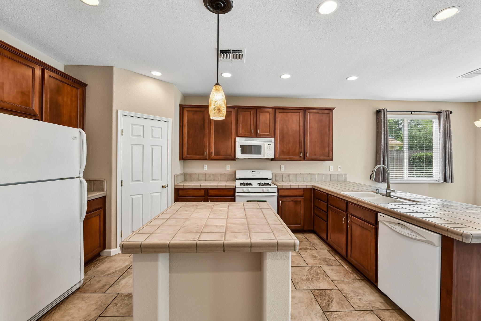 Niobe Cir-S1407-015.jpg