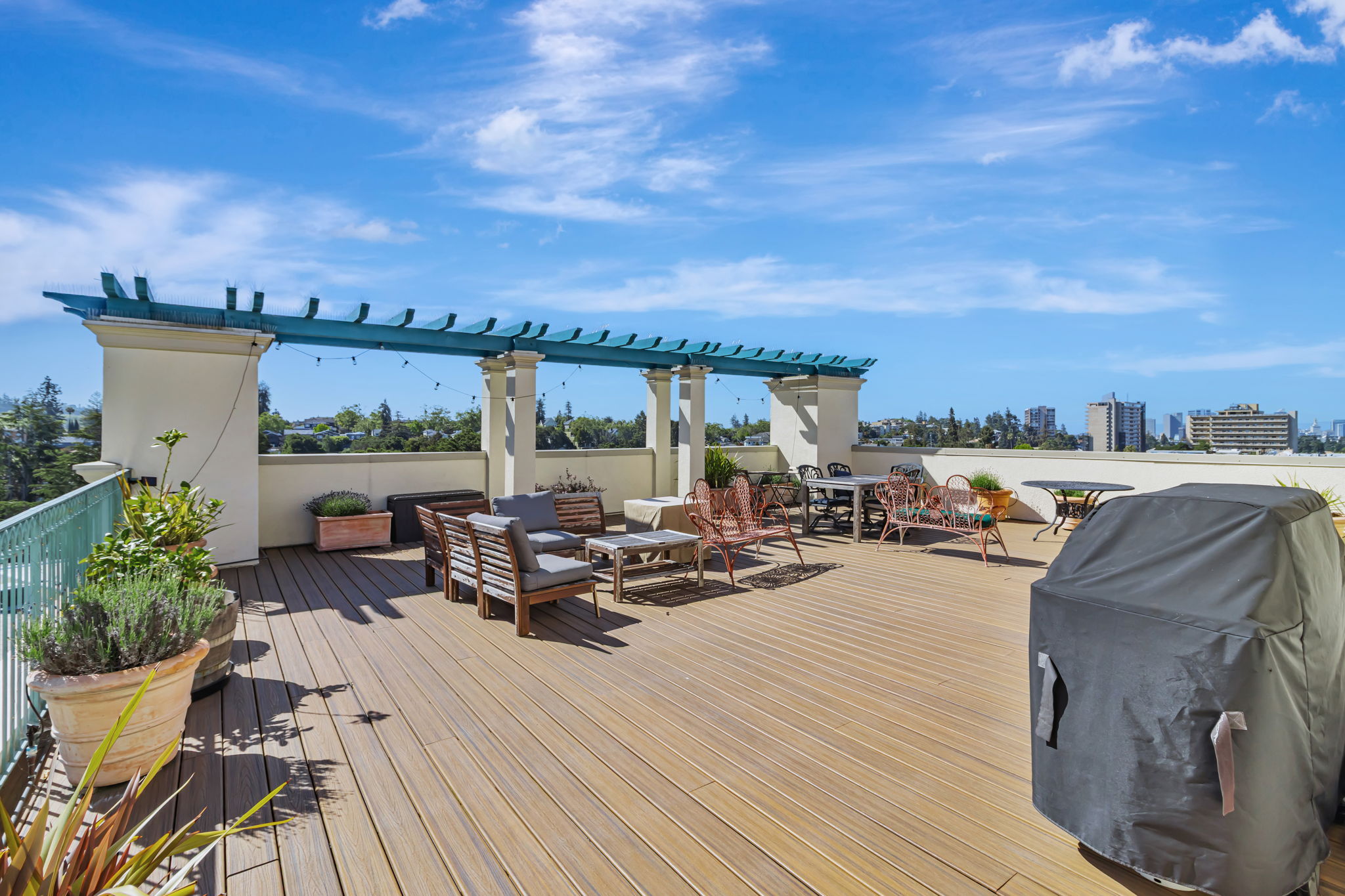 Enjoy the 180 degree views!