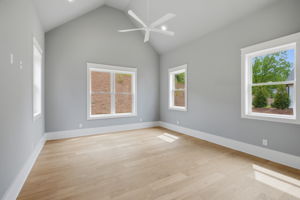  Photo 31