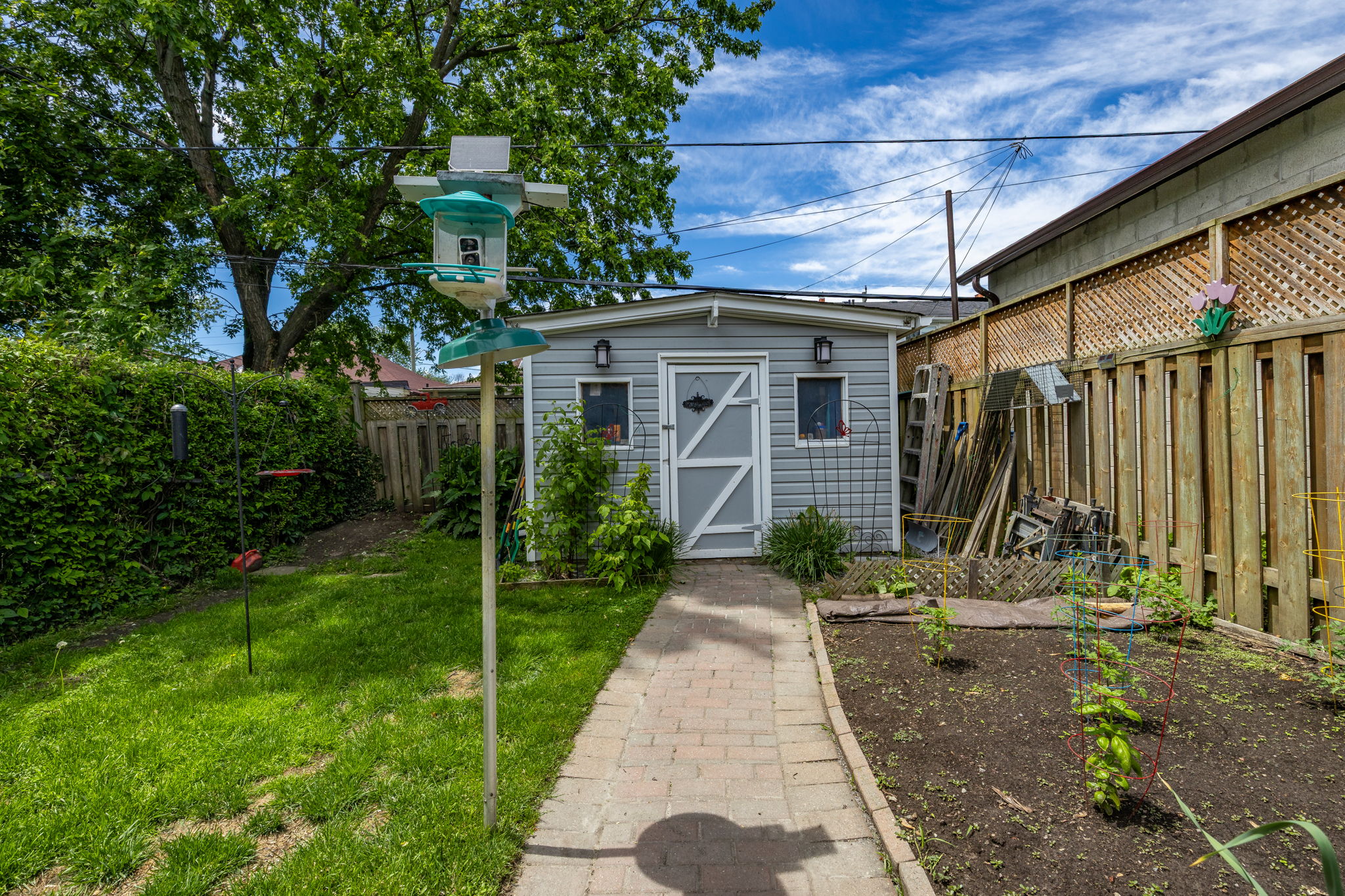 Property in Toronto — delivered property photograph 34