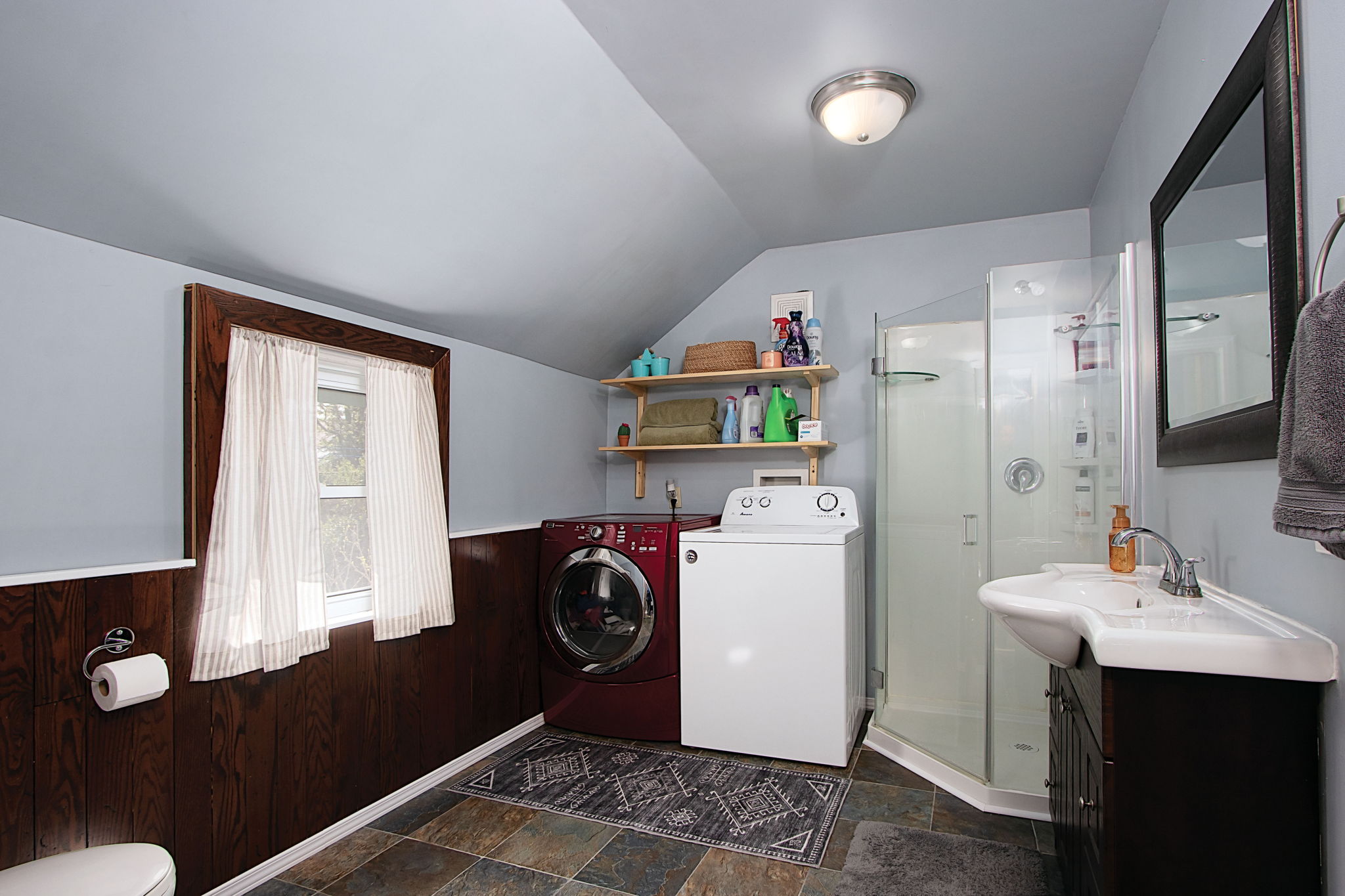 137 Bathroom - Laundry Room