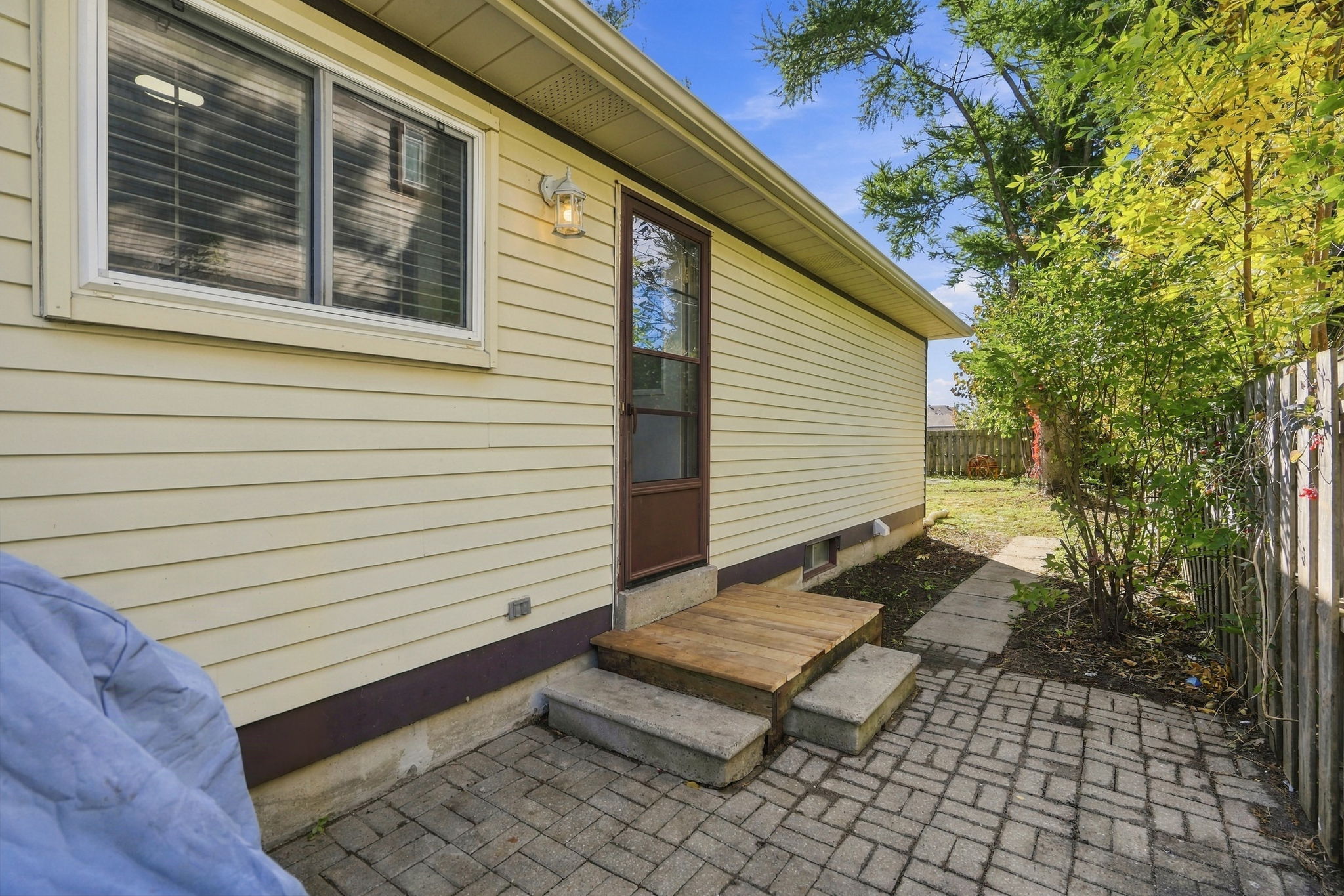 Separate entry to basement