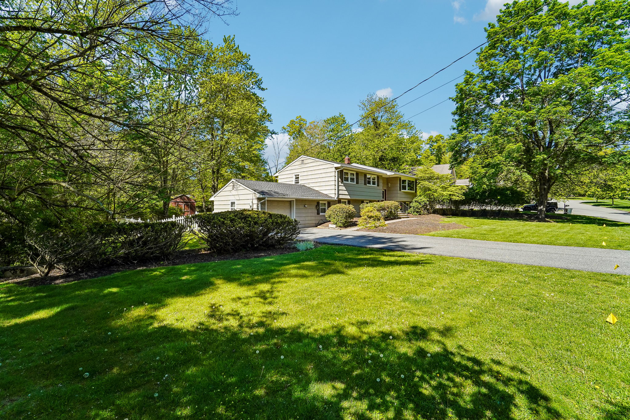 Brookwood Dr-S1305-005.jpg