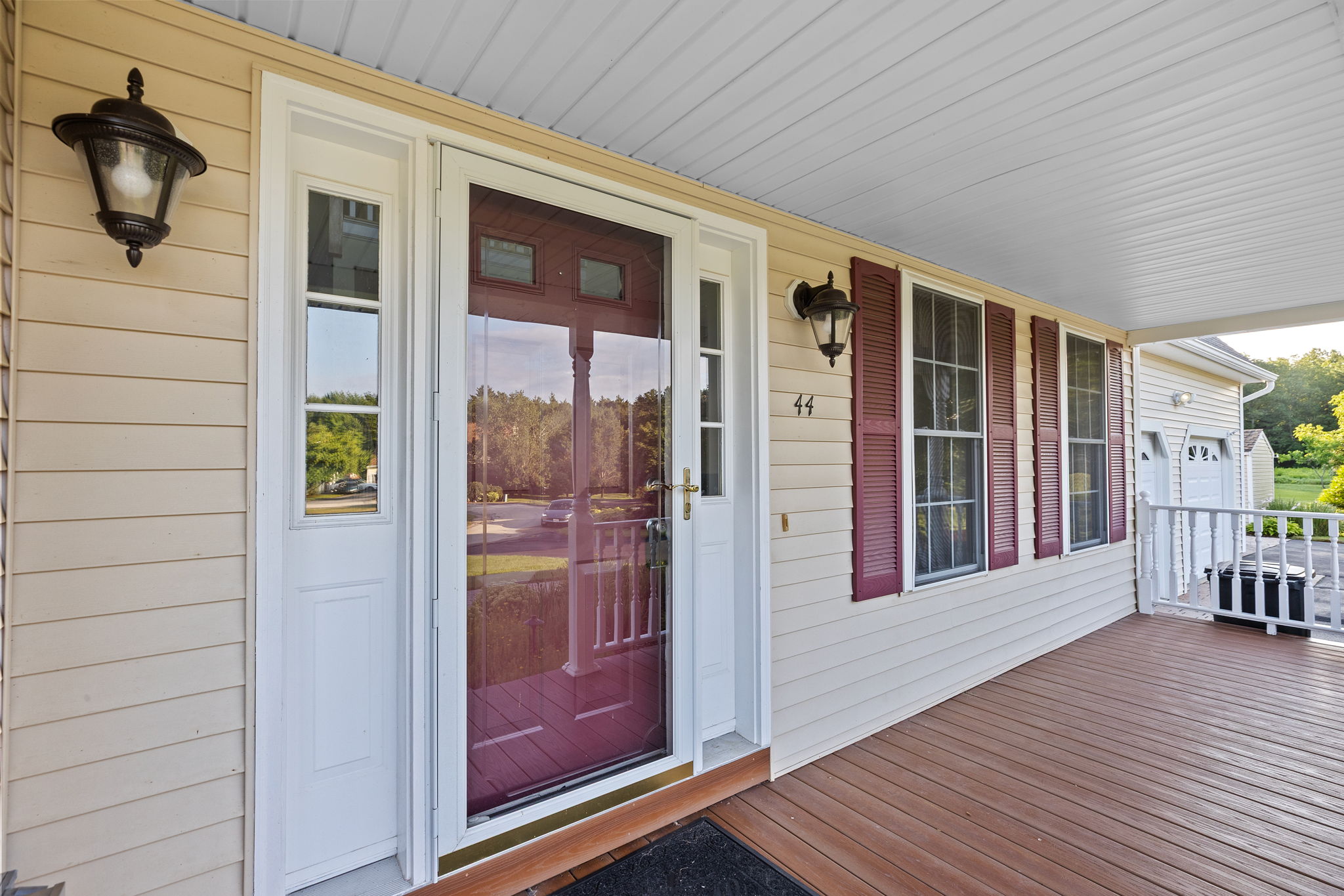 Front Porch/Entrance