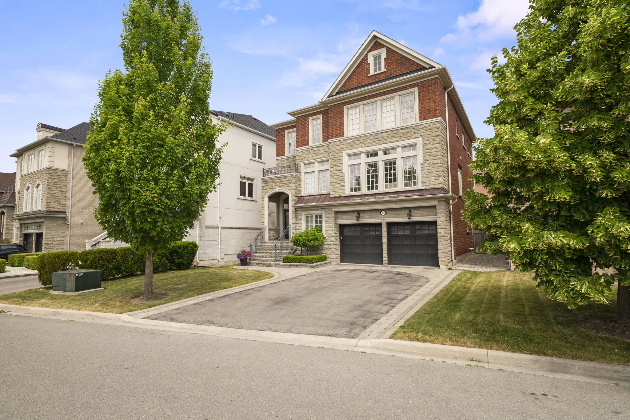 44 Chaiwood Ct Vaughan, ON L6A 0V9