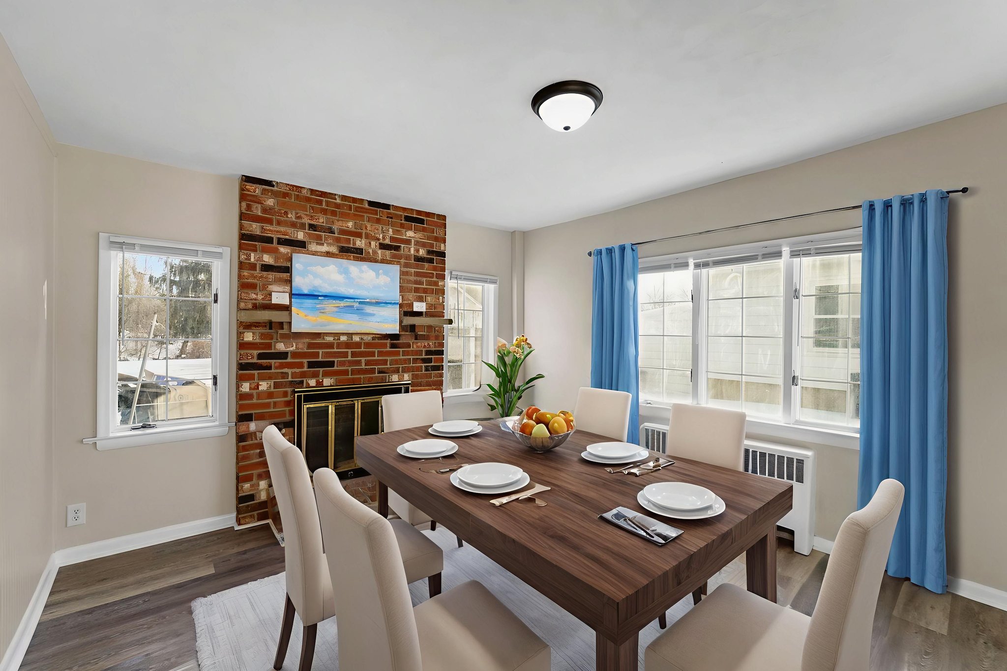 DSC03876 virtually staged.jpeg