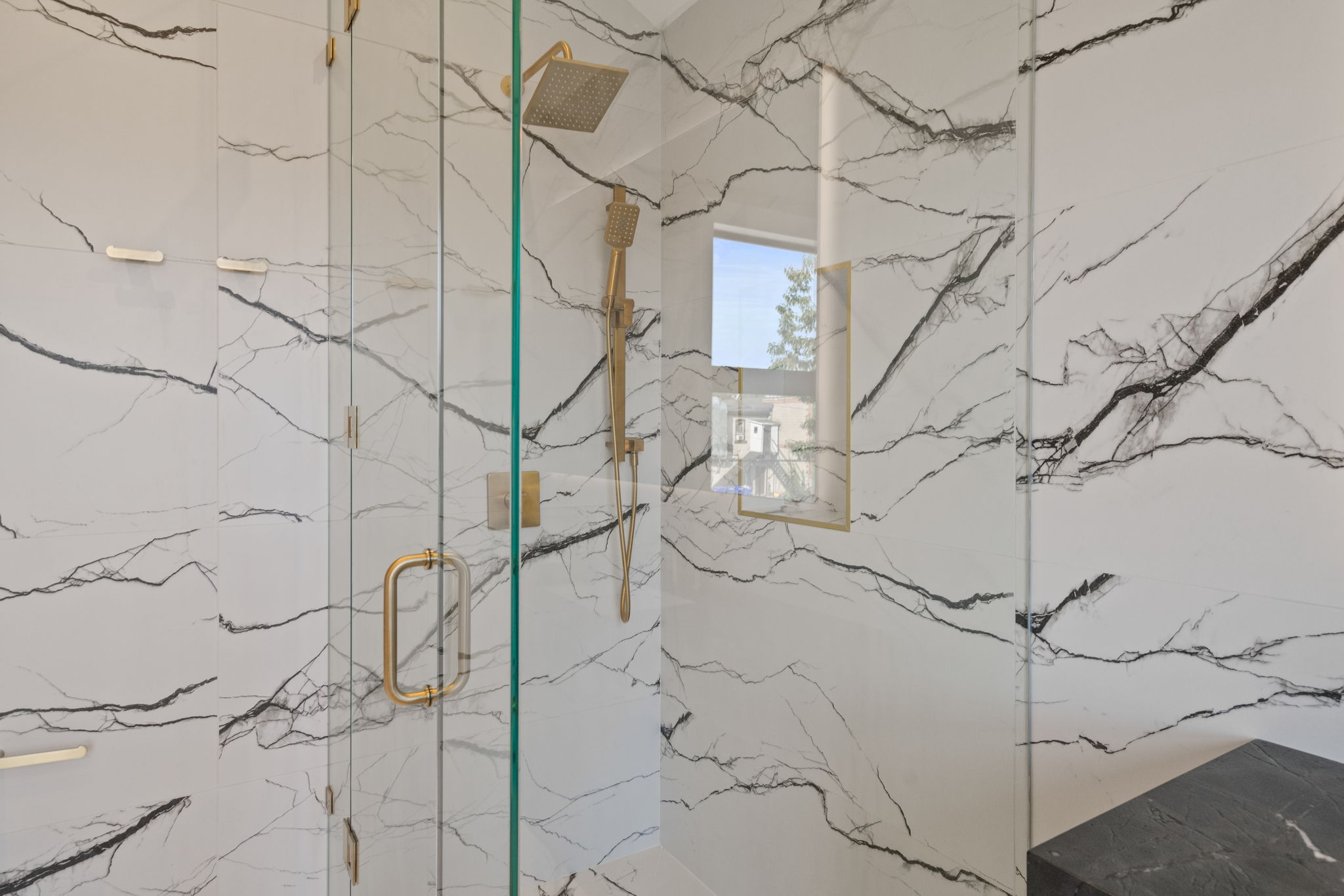 44 Donegall Dr Toronto, ON M4G 3G5