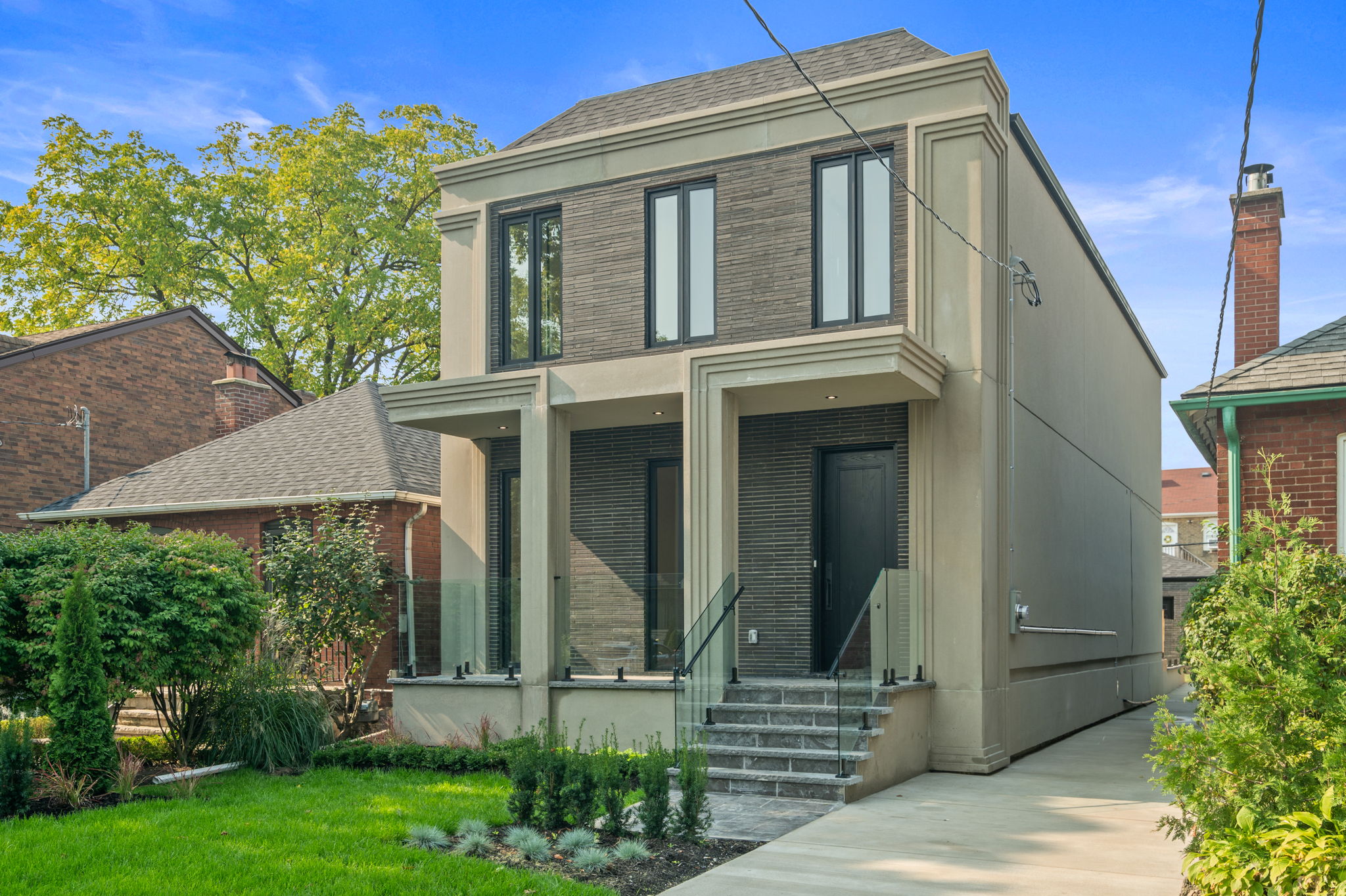 44 Donegall Dr Toronto, ON M4G 3G5