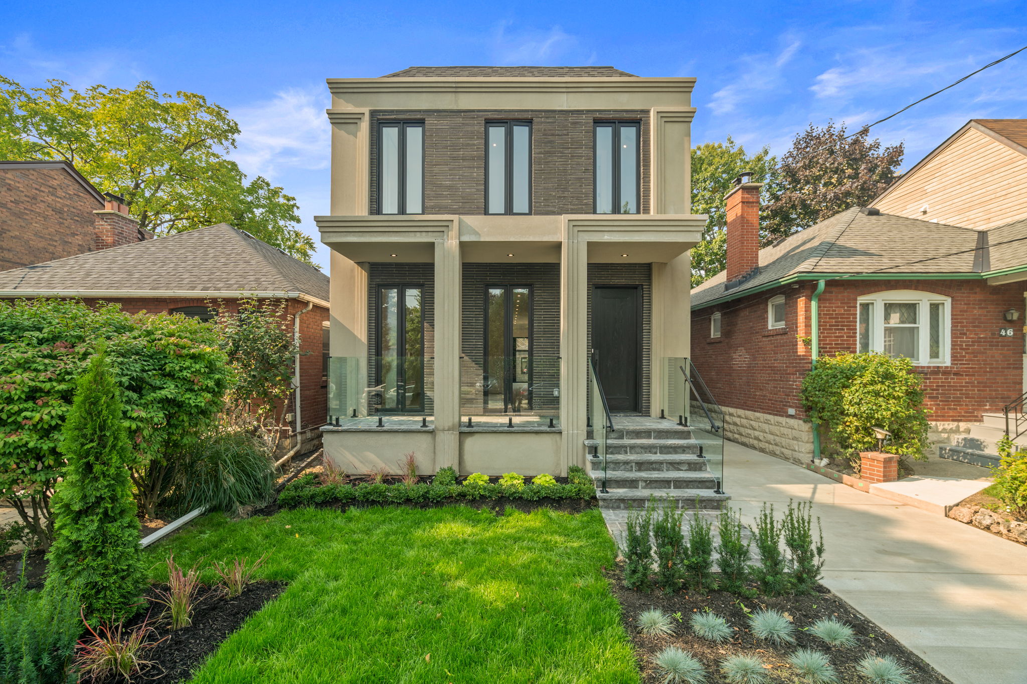 44 Donegall Dr Toronto, ON M4G 3G5