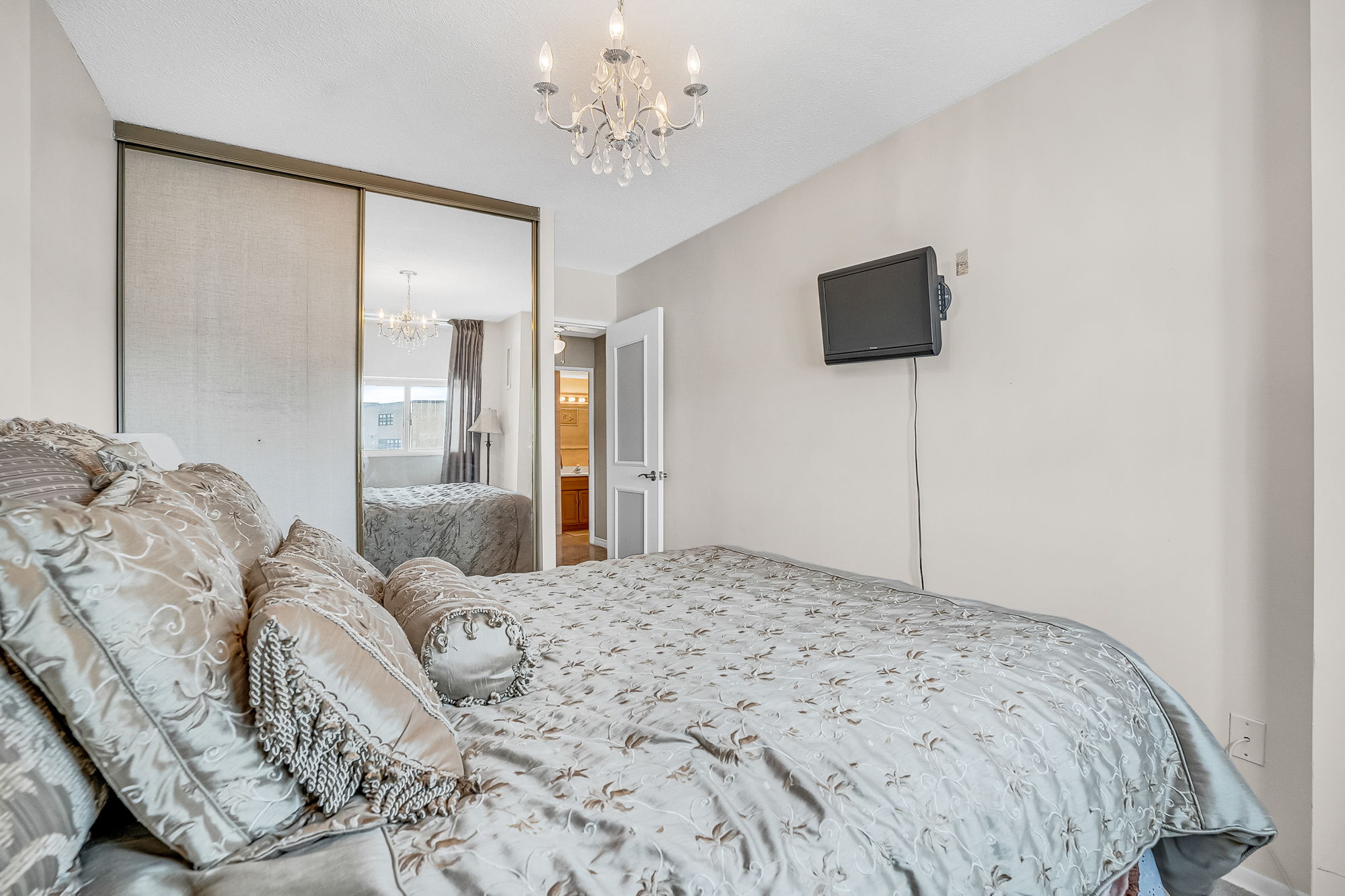 31-second bedroom3