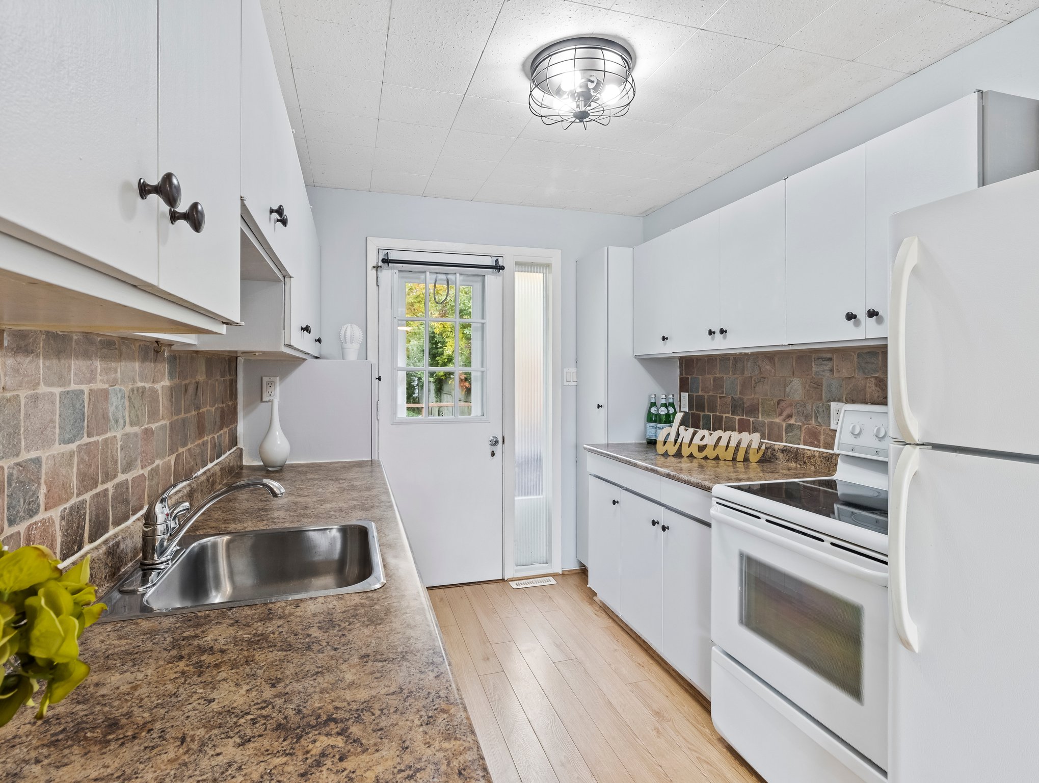 44 Farley Cir, Willow Beach, ON L0E 1S0 REALPix Interior & Real