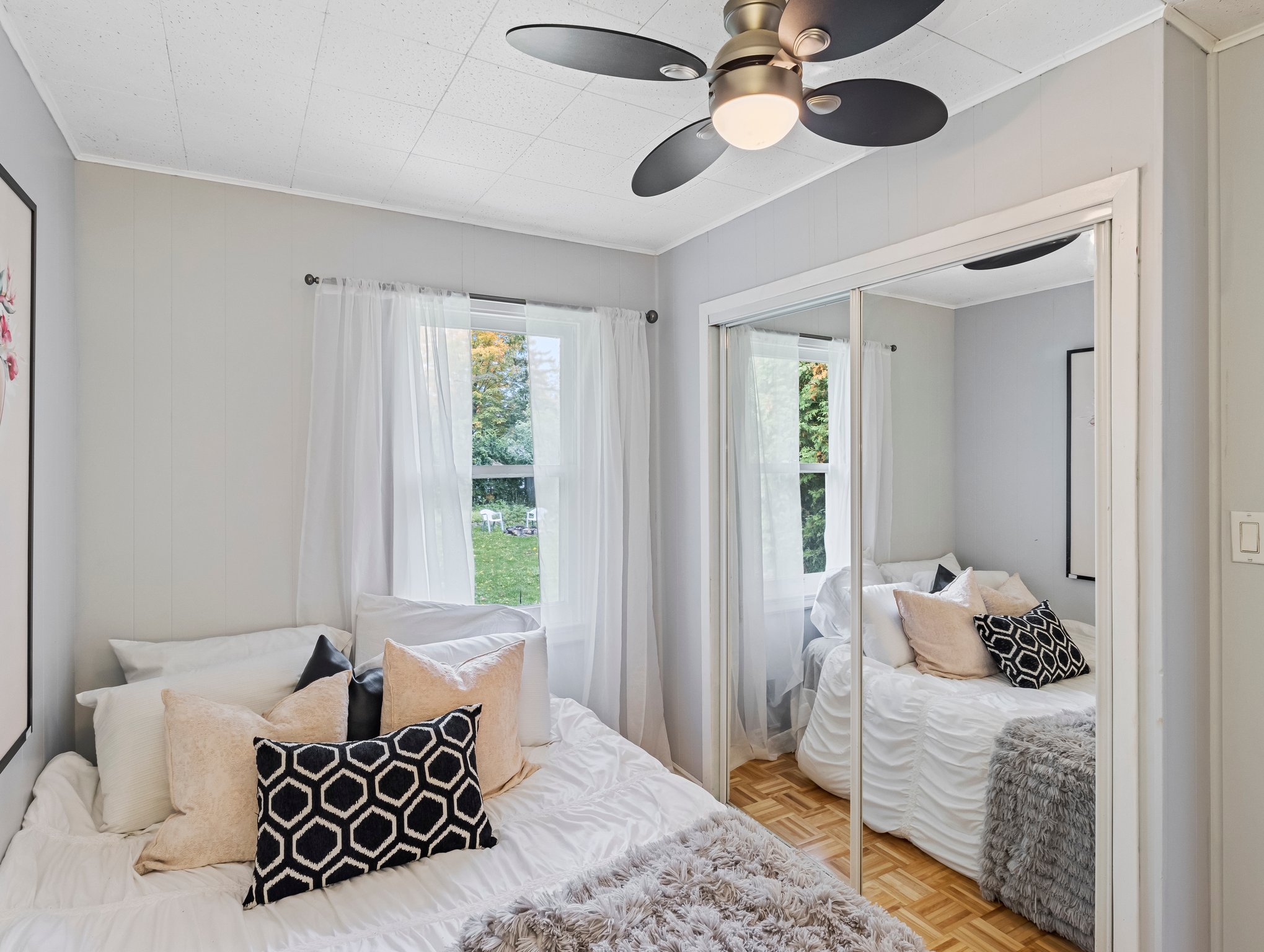 44 Farley Cir, Willow Beach, ON L0E 1S0 REALPix Interior & Real