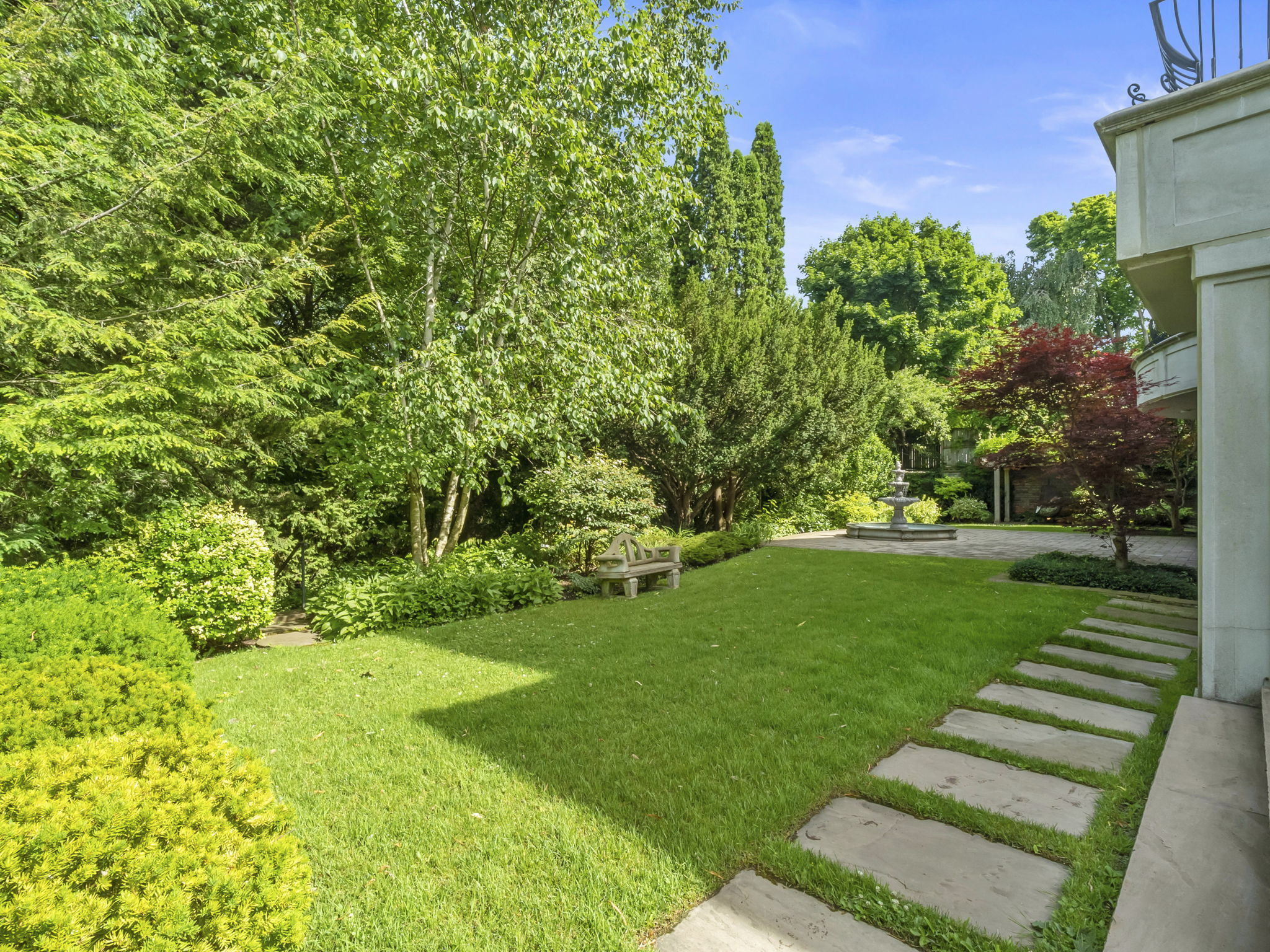 44 Fifeshire Rd Toronto, ON M2L 2G6