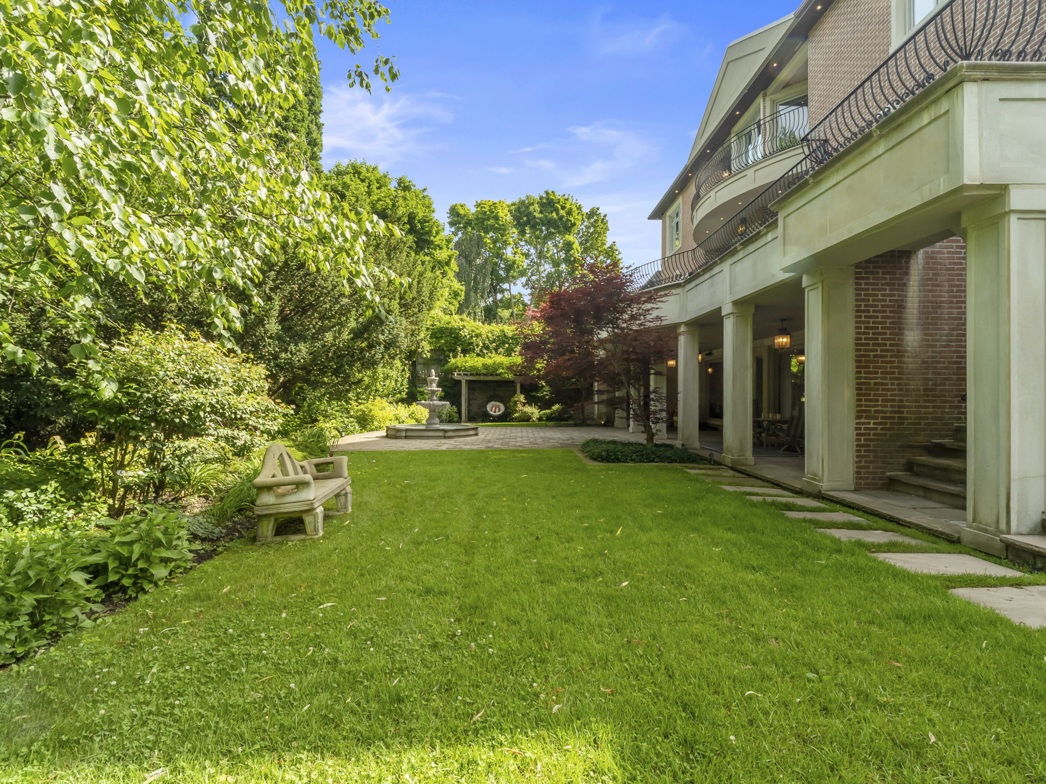 44 Fifeshire Rd Toronto, ON M2L 2G6