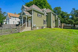 Side Fenced-in Yard