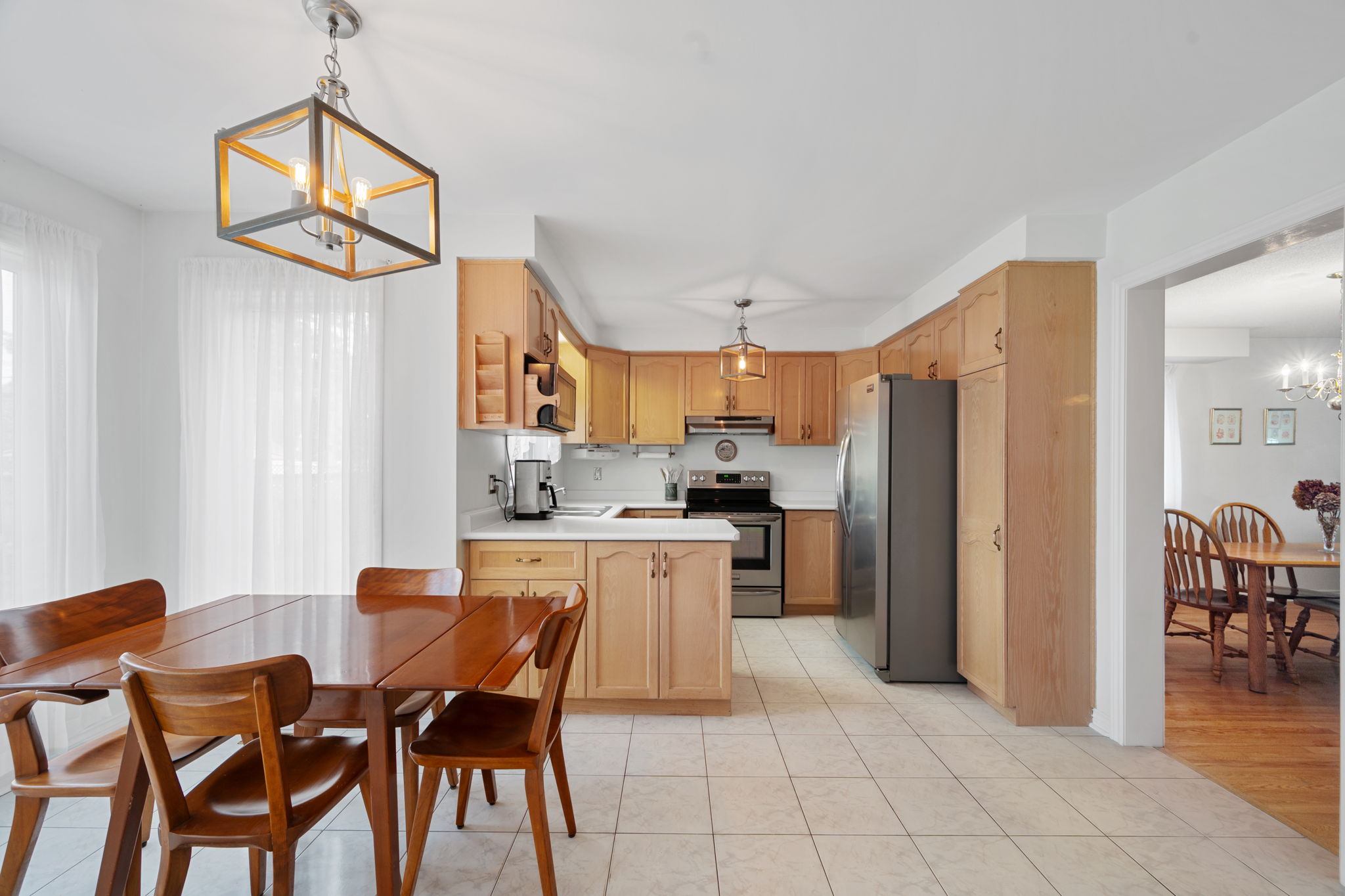 44 Jellicoe Ave Toronto, ON M8W 1W1