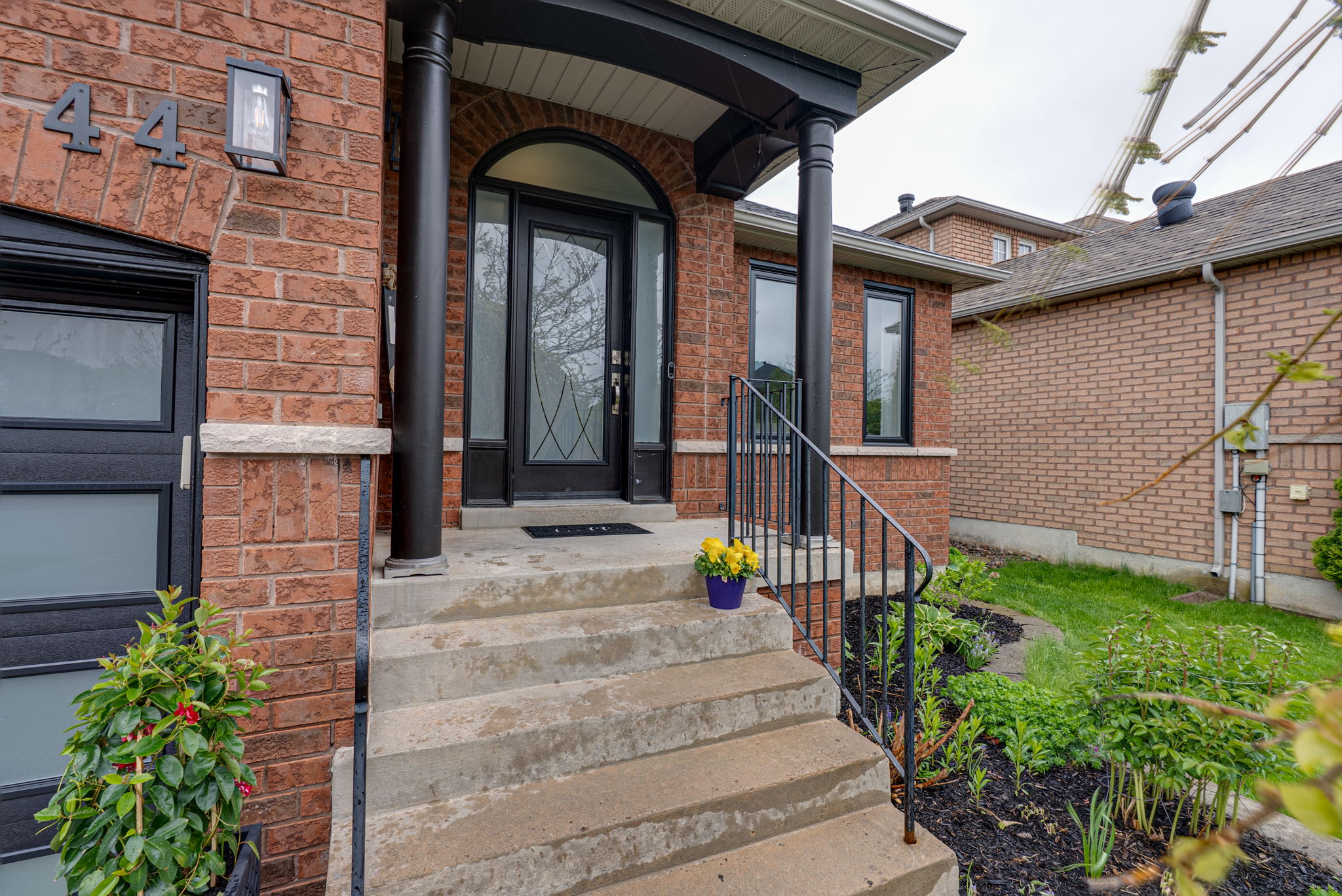 44 Prince of Wales Dr Barrie, ON L4N 0T1