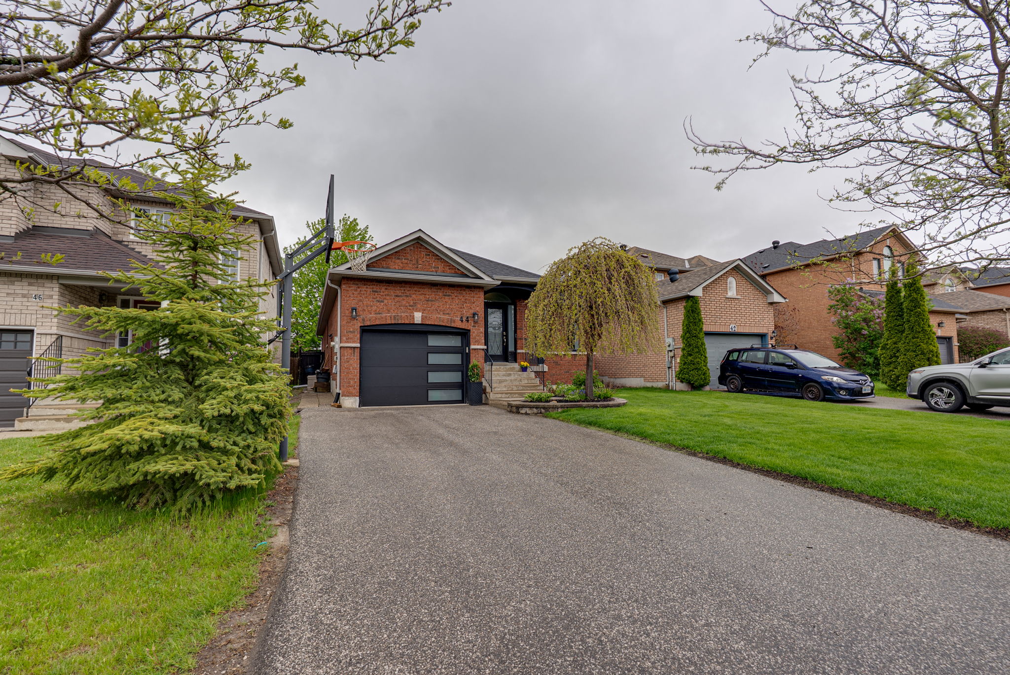 44 Prince of Wales Dr Barrie, ON L4N 0T1