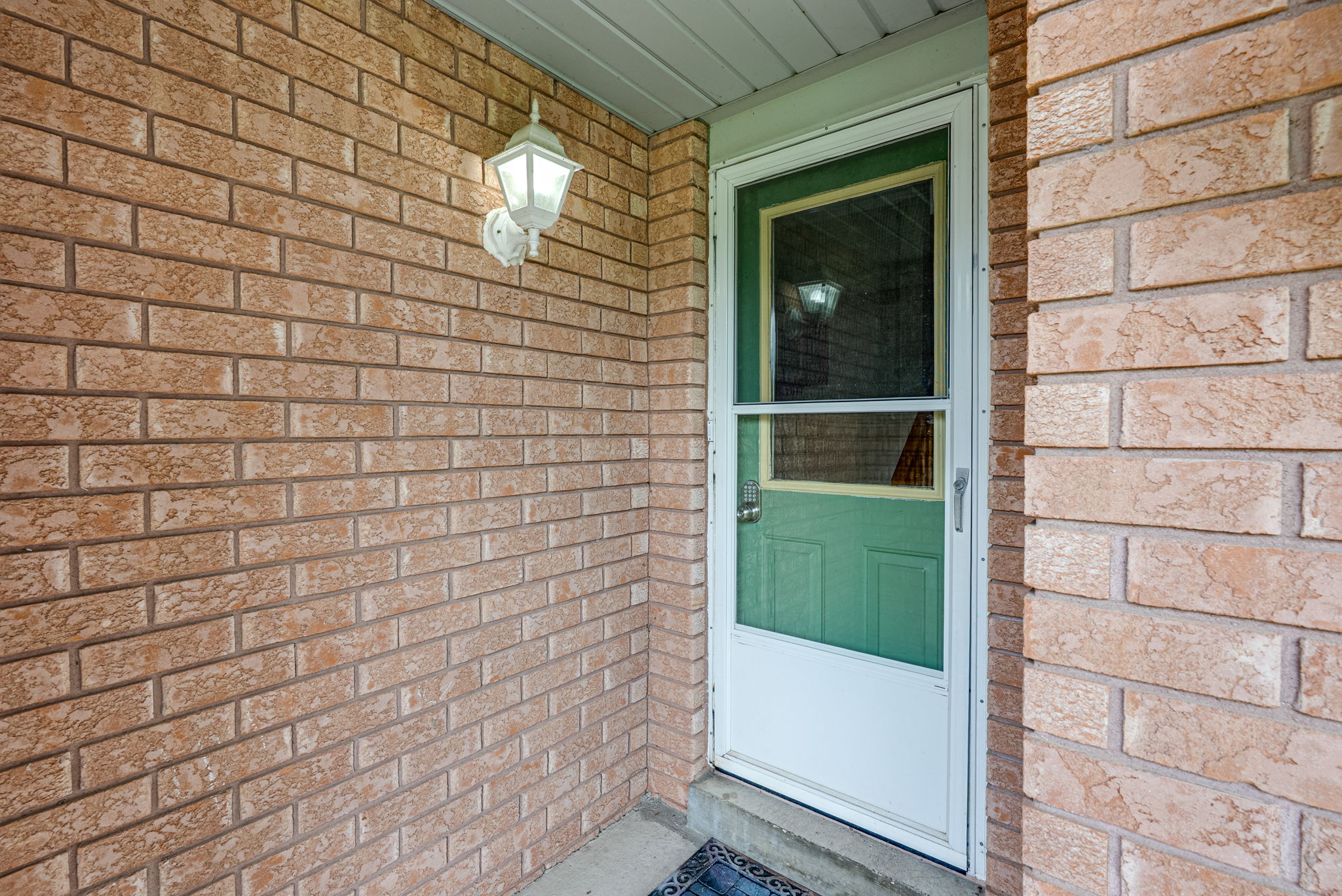 44 Quance St Barrie, ON L4N 7M3