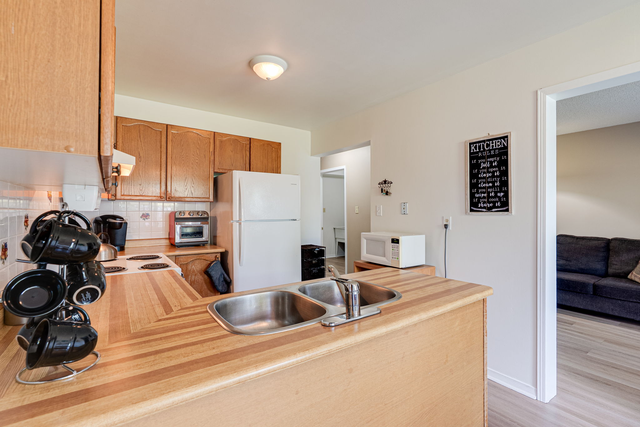 44 Quance St Barrie, ON L4N 7M3