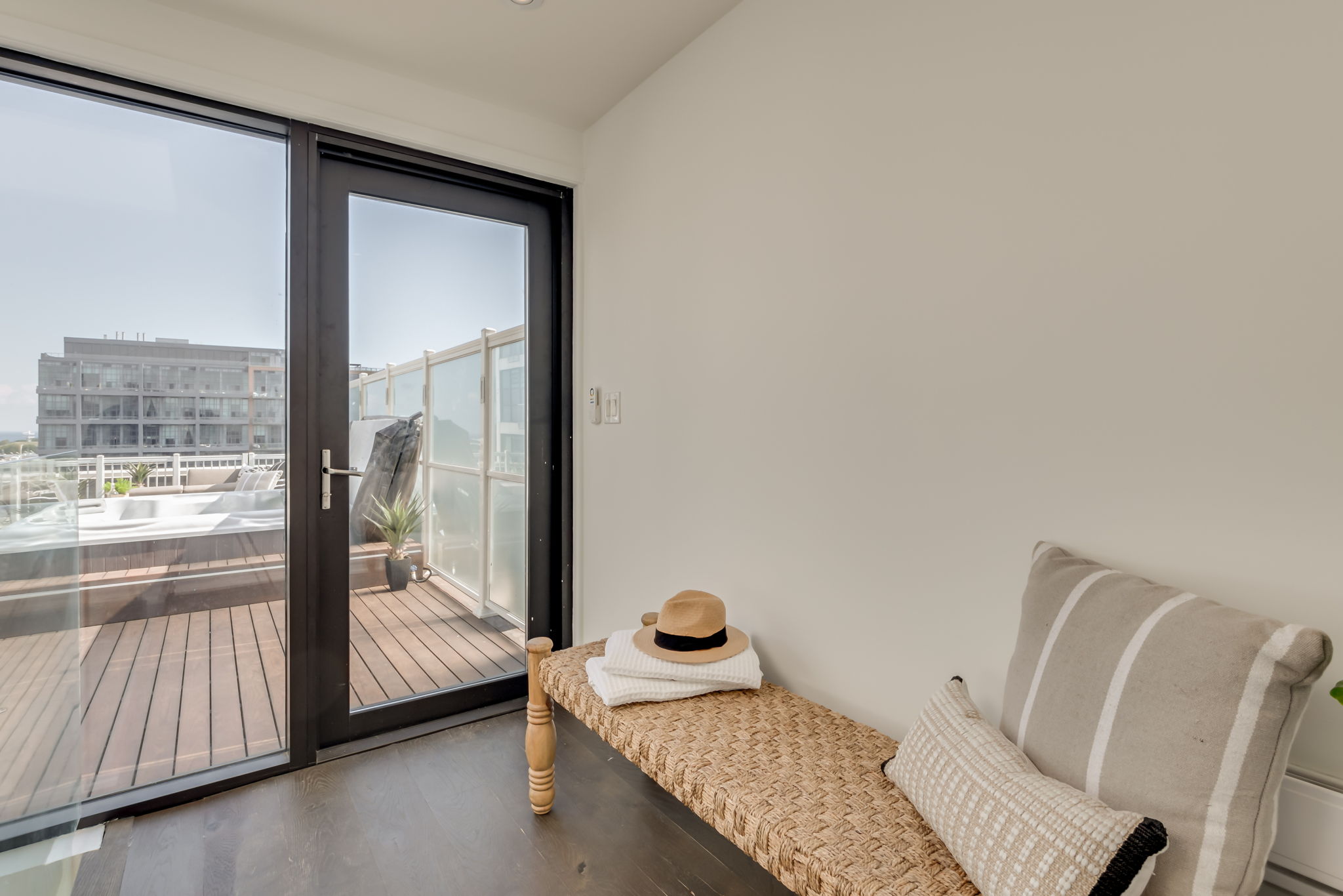 Toronto property showcase — delivered property photograph 44