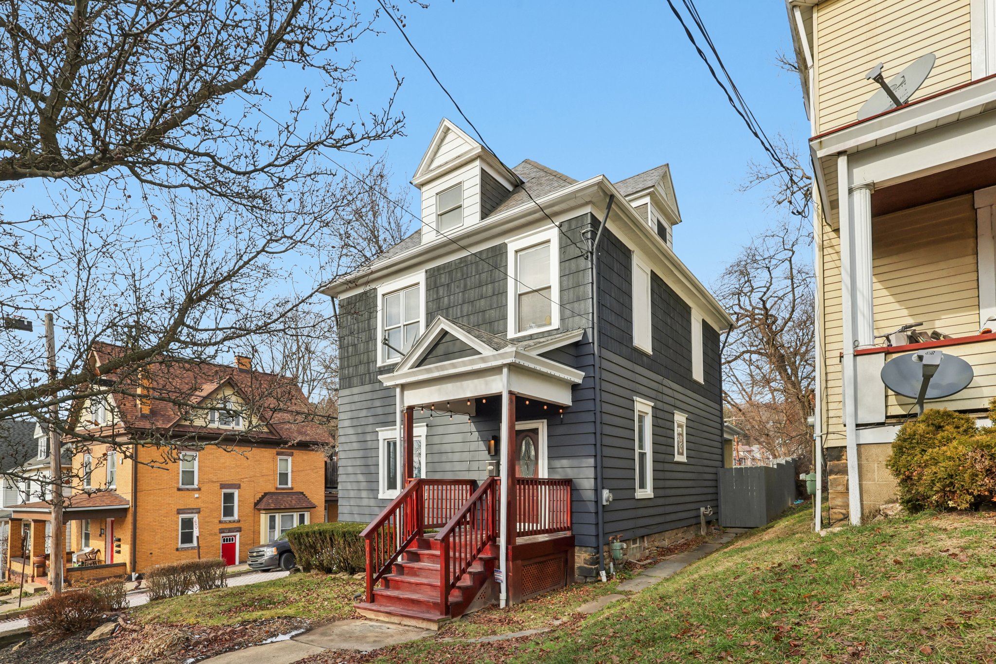 E Pearl St-S2312-002.jpg