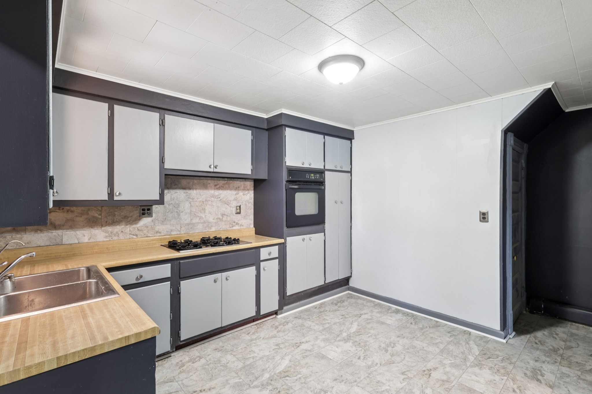 E Pearl St-S2312-022.jpg