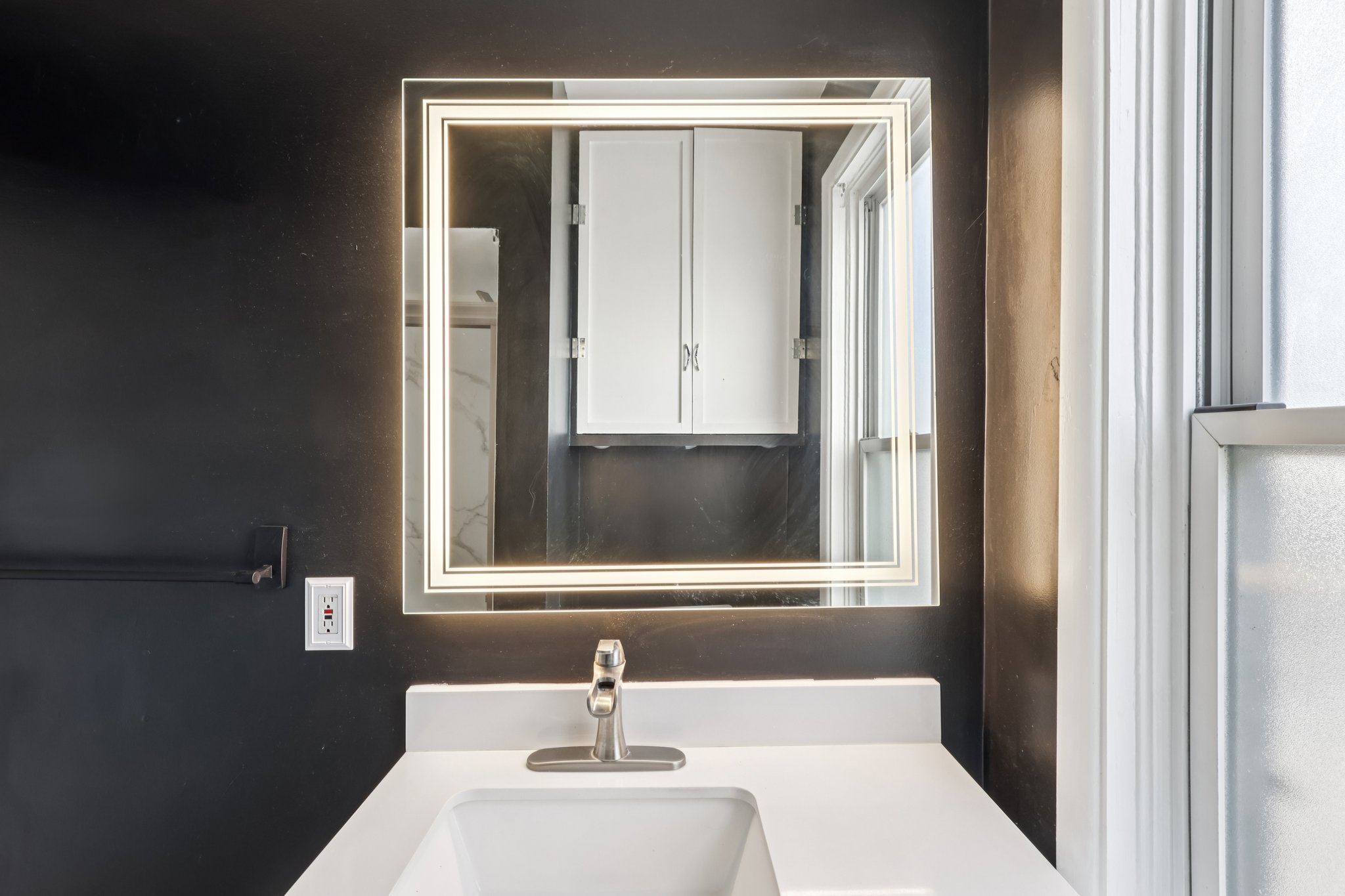 E Pearl St-S2312-036.jpg