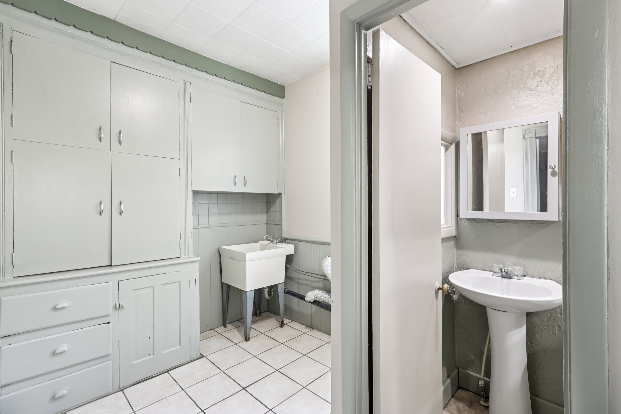 E Pearl St-S2312-053.jpg