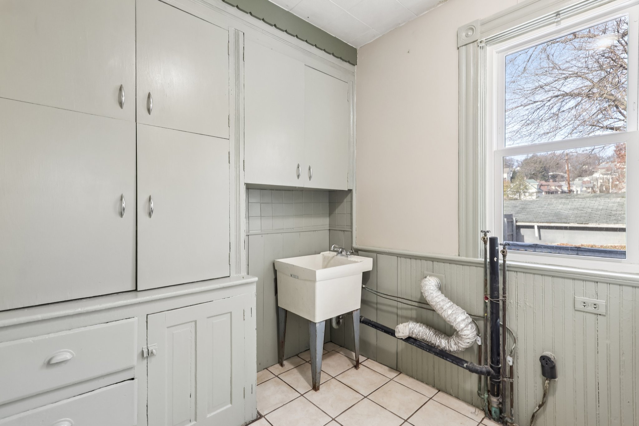 E Pearl St-S2312-055.jpg