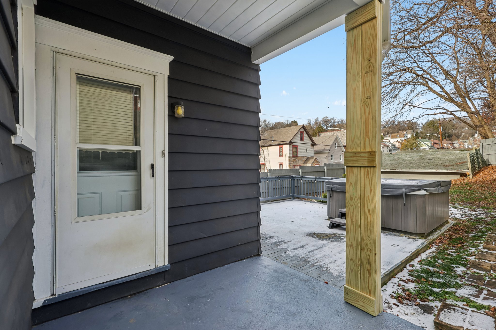 E Pearl St-S2312-065.jpg