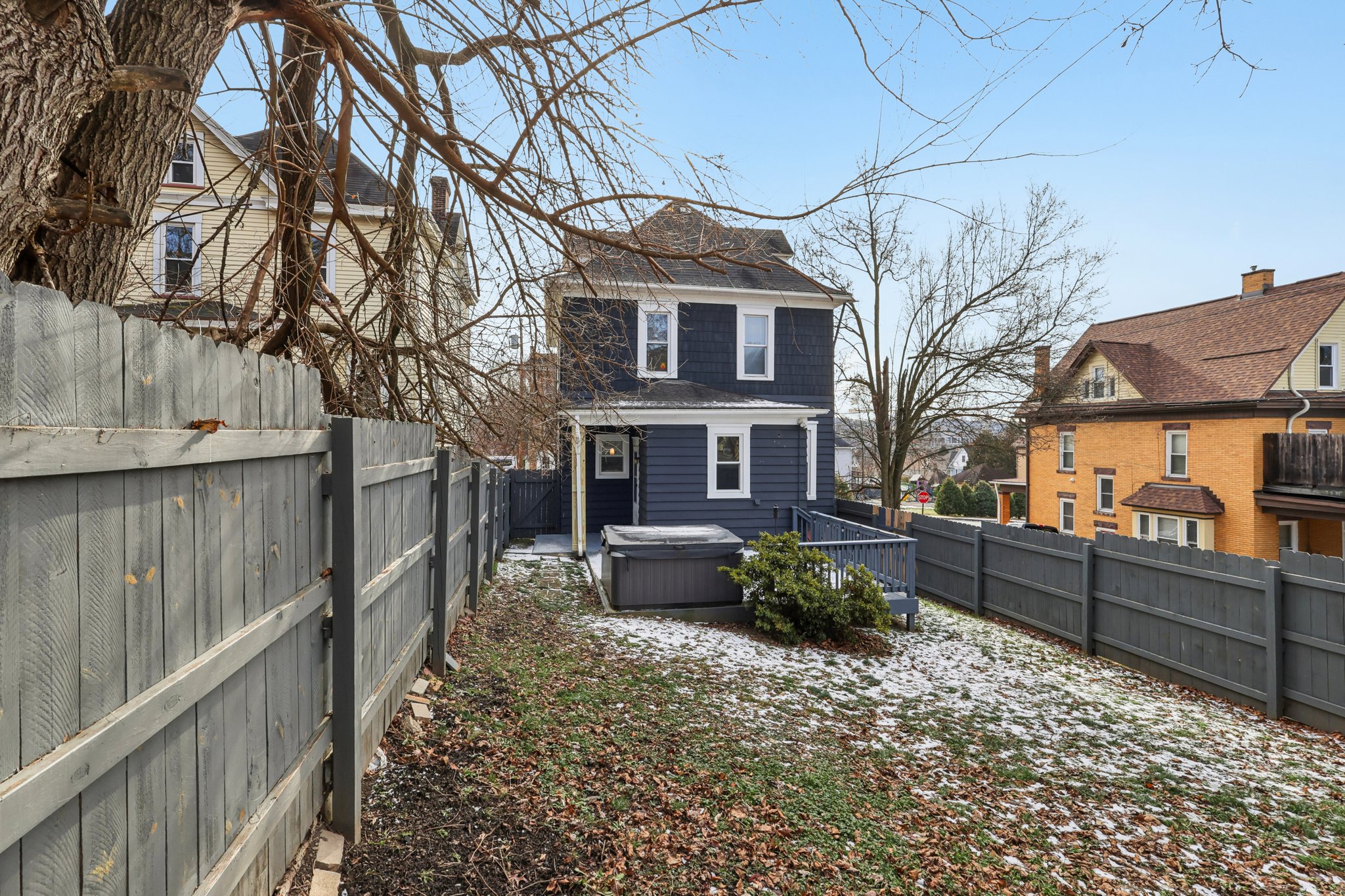 E Pearl St-S2312-070.jpg