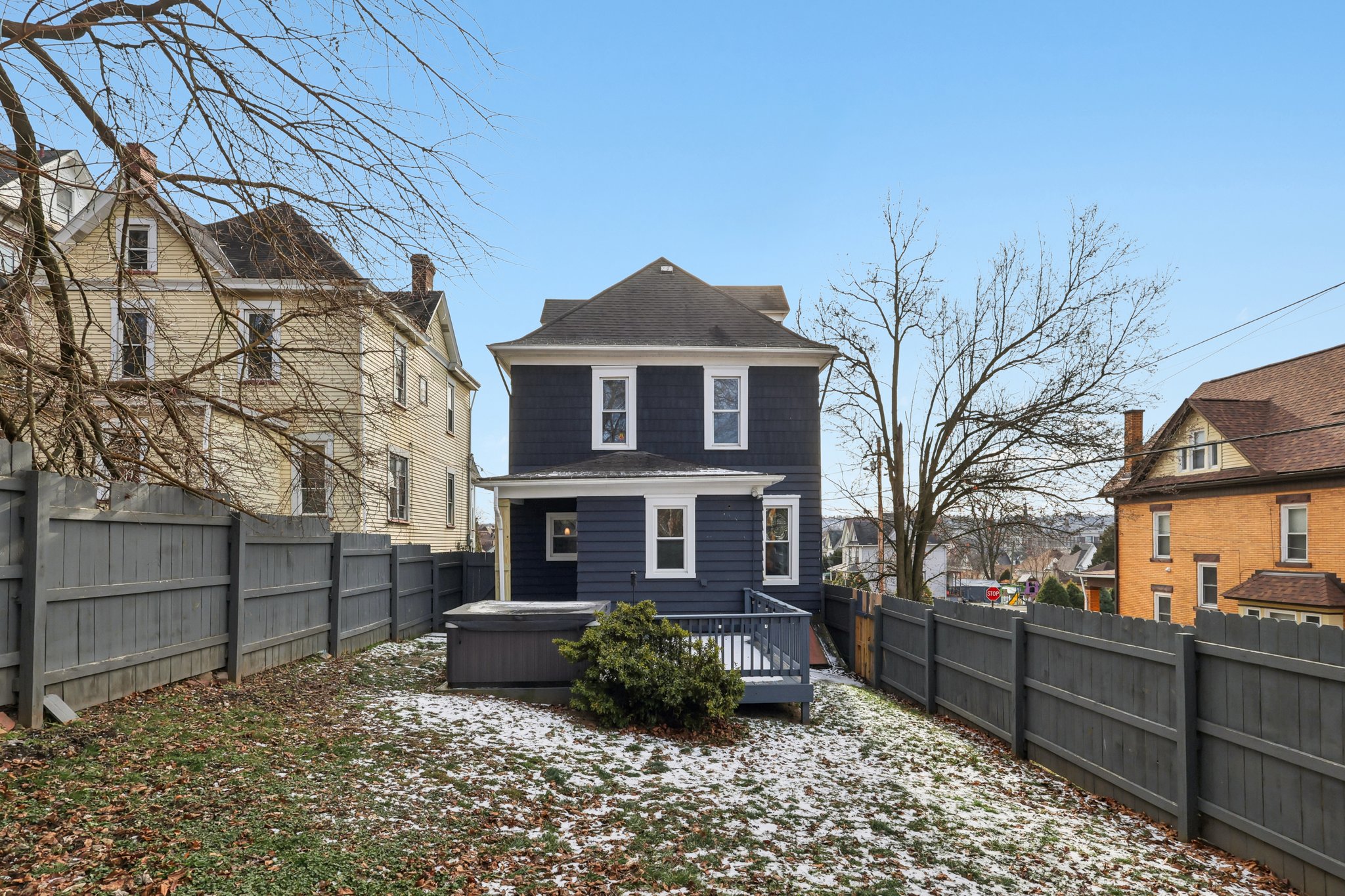 E Pearl St-S2312-071.jpg