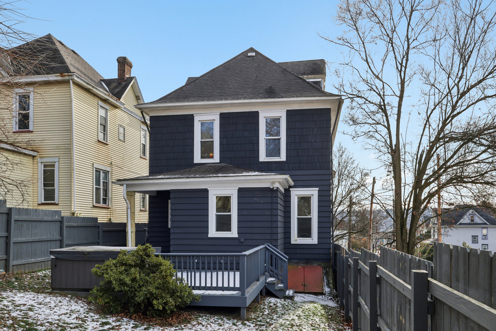 E Pearl St-S2312-073.jpg