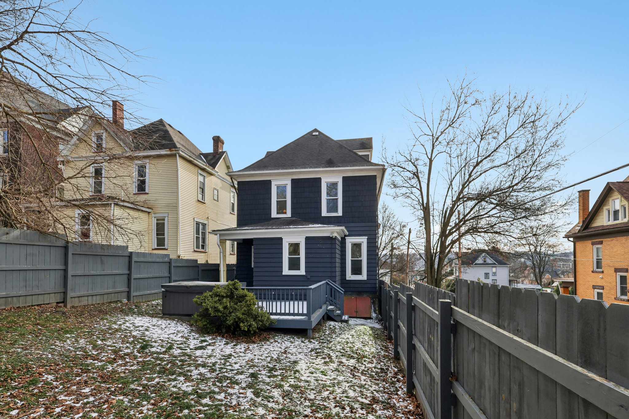 E Pearl St-S2312-074.jpg