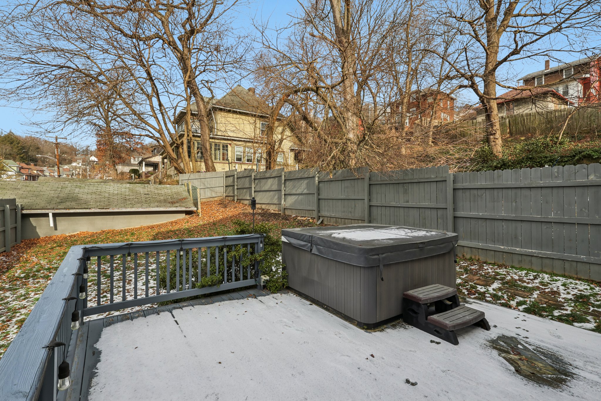 E Pearl St-S2312-077.jpg