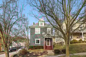 E Pearl St-S2312-001.jpg