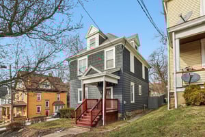 E Pearl St-S2312-002.jpg