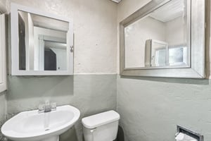 E Pearl St-S2312-054.jpg