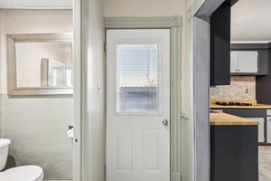 E Pearl St-S2312-059.jpg