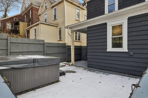 E Pearl St-S2312-075.jpg