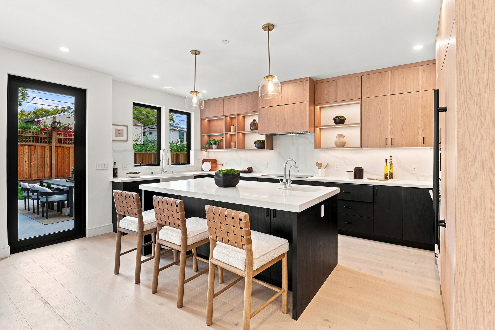 014_F8_440 Hobart Ave