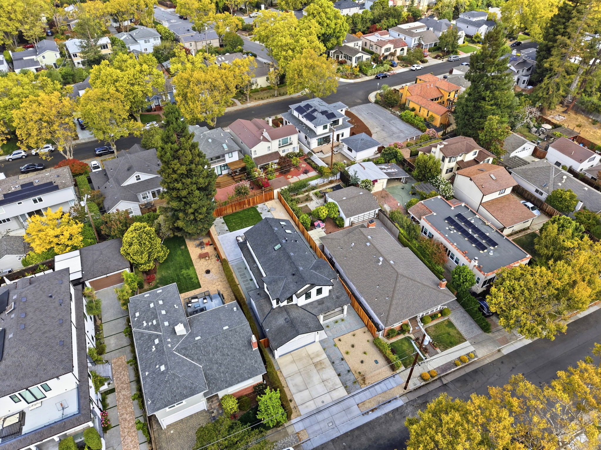 003_F8_AERIAL_440 Hobart Ave