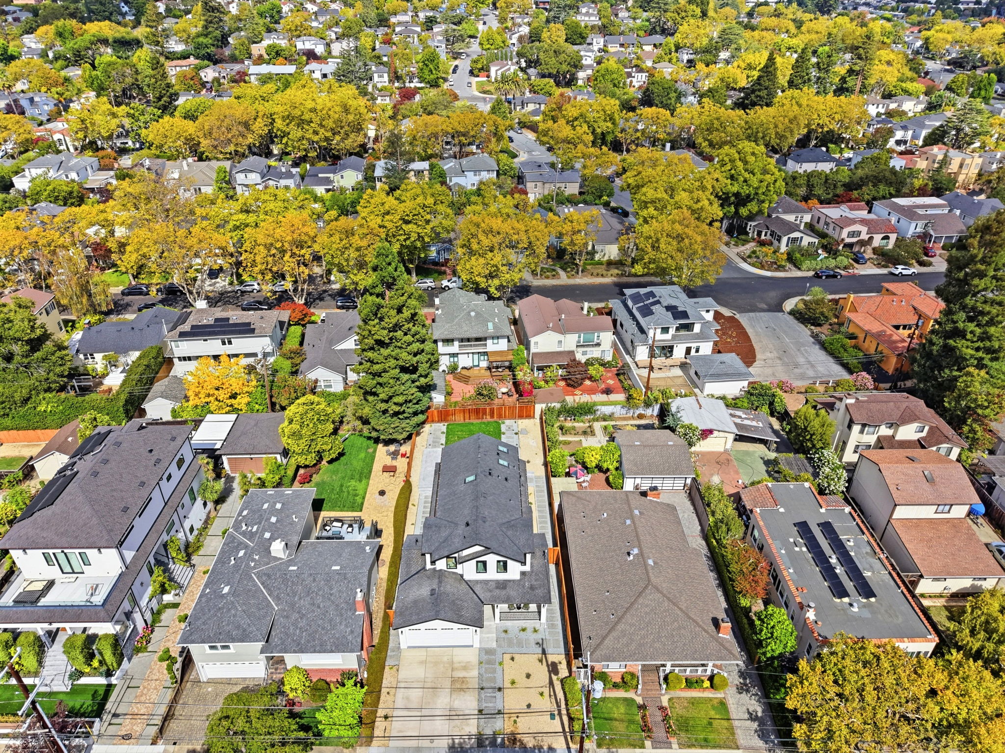004_F8_AERIAL_440 Hobart Ave
