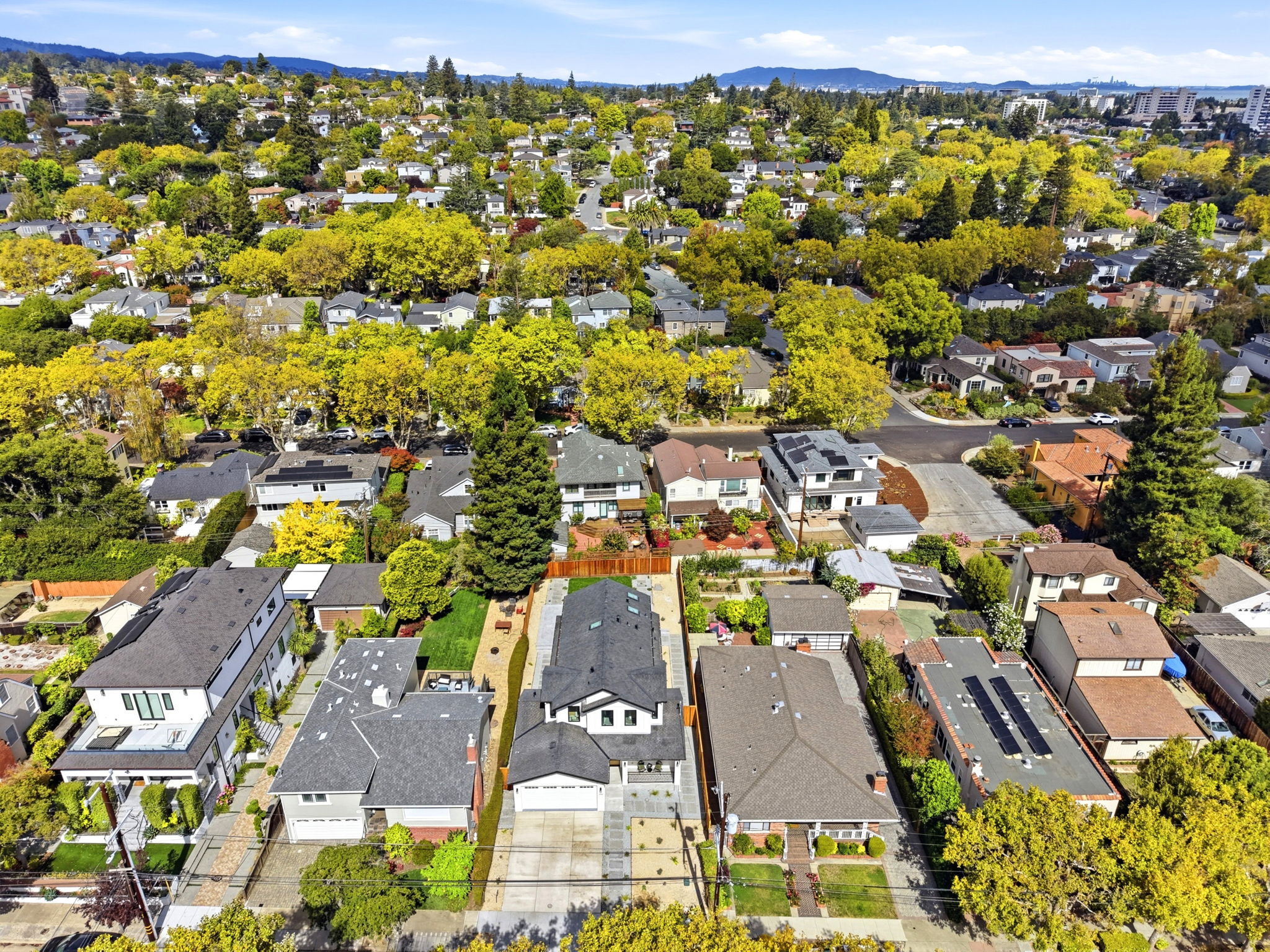 009_F8_AERIAL_440 Hobart Ave