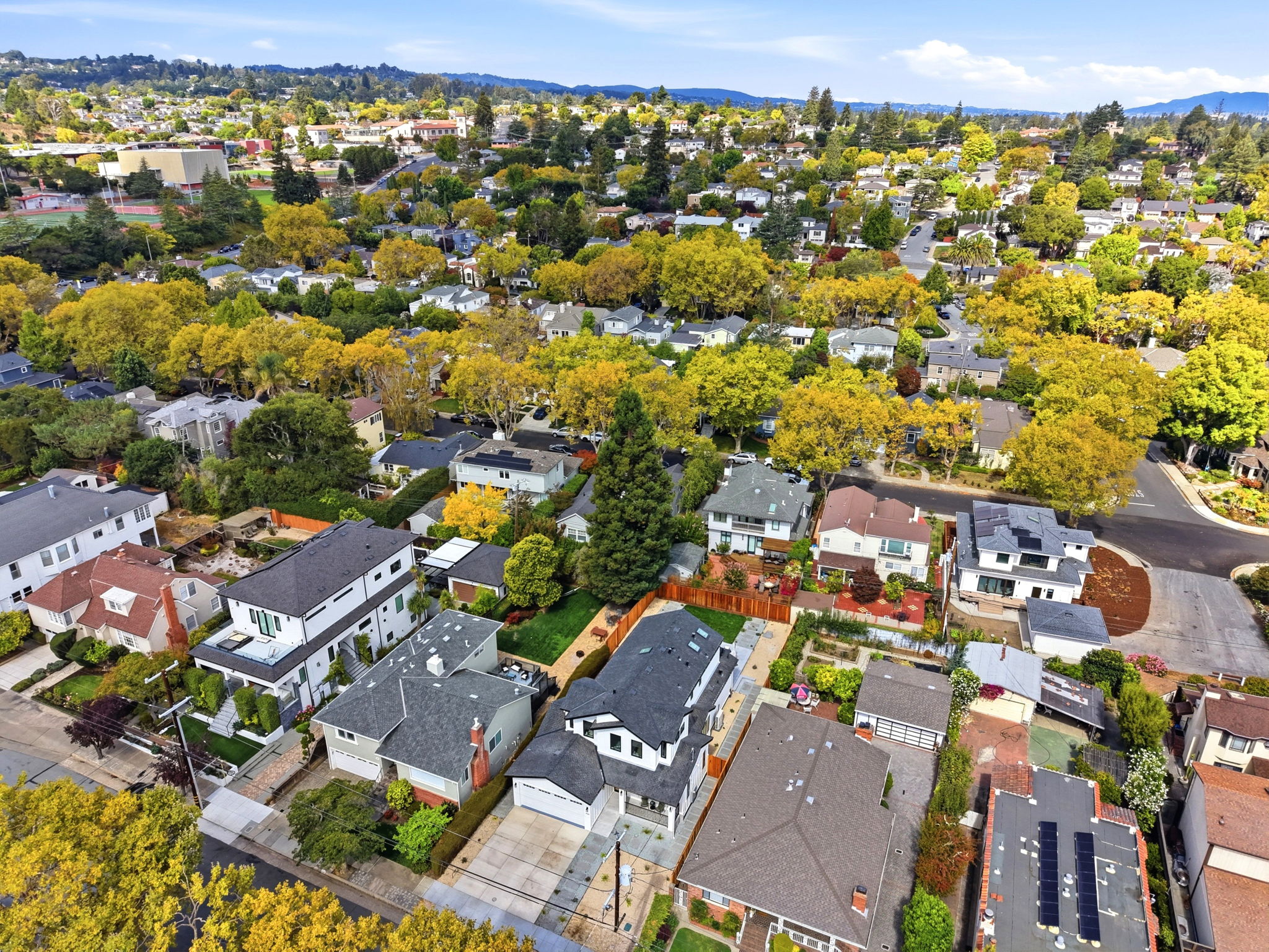 010_F8_AERIAL_440 Hobart Ave
