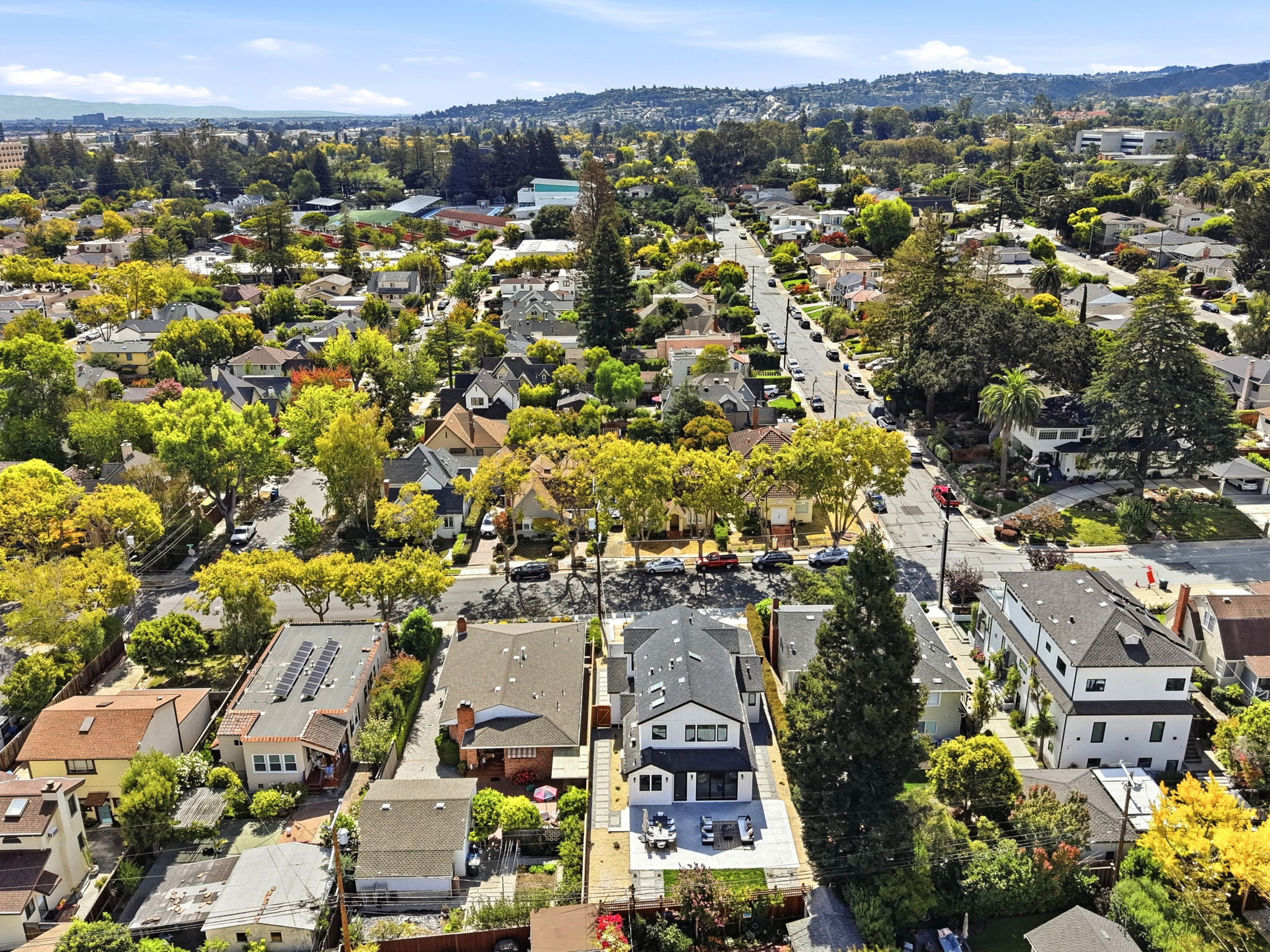 015_F8_AERIAL_440 Hobart Ave