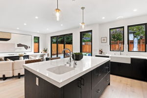 017_F8_440 Hobart Ave